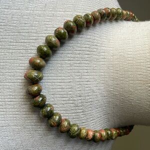 Special stone necklace